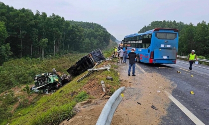 Từ ngày 4/4, cao tốc Cam Lộ - La Sơn cấm xe tải nặng và xe khách trên 30 chỗ